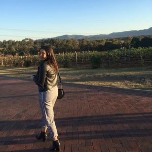 Meet your Posher, Simone